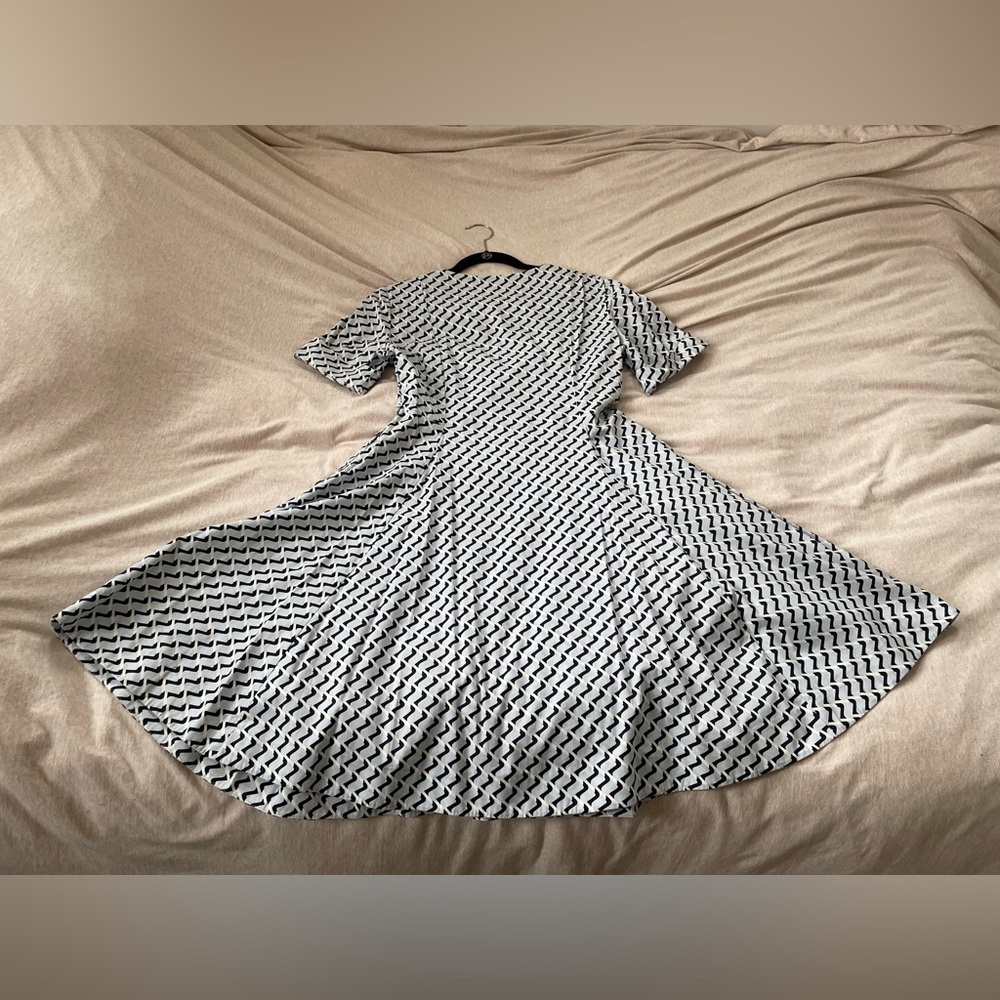COS Chevron Patterned Structured Dress - Picture 8 of 11
